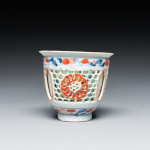 A rare Chinese famille verte double-walled reticulated cup and saucer, Kangxi — photo 6
