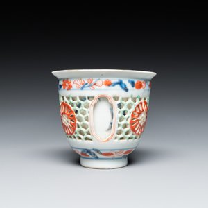 A rare Chinese famille verte double-walled reticulated cup and saucer, Kangxi — photo 7