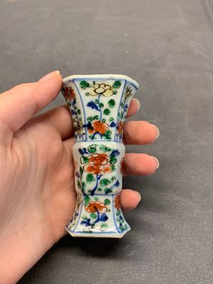 A rare Chinese famille verte garniture of five miniature vases with floral design, Kangxi — photo 11