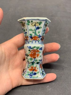 A rare Chinese famille verte garniture of five miniature vases with floral design, Kangxi — photo 22