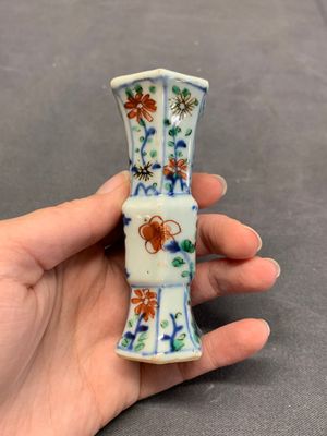 A rare Chinese famille verte garniture of five miniature vases with floral design, Kangxi — photo 25