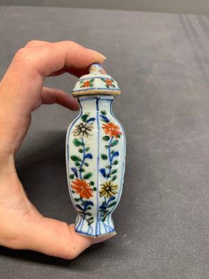 A rare Chinese famille verte garniture of five miniature vases with floral design, Kangxi — photo 31