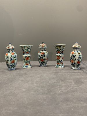 A rare Chinese famille verte garniture of five miniature vases with floral design, Kangxi — photo 1