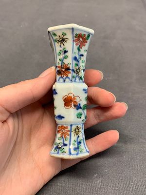 A rare Chinese famille verte garniture of five miniature vases with floral design, Kangxi — photo 23