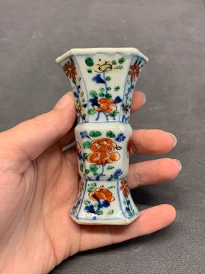 A rare Chinese famille verte garniture of five miniature vases with floral design, Kangxi — photo 24