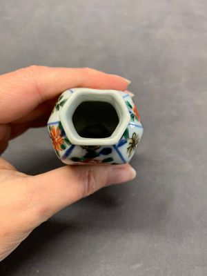A rare Chinese famille verte garniture of five miniature vases with floral design, Kangxi — photo 8