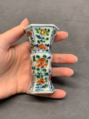 A rare Chinese famille verte garniture of five miniature vases with floral design, Kangxi — photo 9