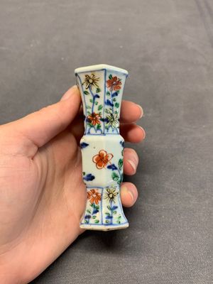 A rare Chinese famille verte garniture of five miniature vases with floral design, Kangxi — photo 10