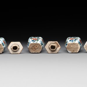 A rare Chinese famille verte garniture of five miniature vases with floral design, Kangxi — photo 13