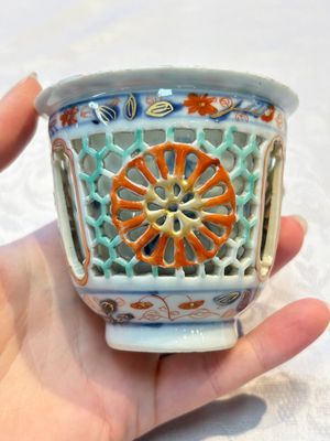 A rare Chinese famille verte reticulated double-walled cup and saucer, artemisia leaf mark, Kangxi — photo 1