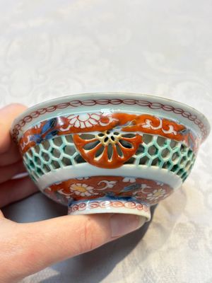 A rare Chinese famille verte reticulated double-walled cup and saucer, artemisia leaf mark, Kangxi — photo 11