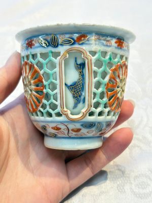 A rare Chinese famille verte reticulated double-walled cup and saucer, artemisia leaf mark, Kangxi — photo 4