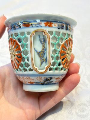 A rare Chinese famille verte reticulated double-walled cup and saucer, artemisia leaf mark, Kangxi — photo 6