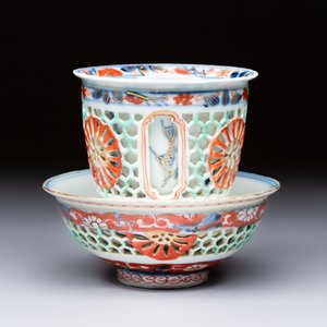 A rare Chinese famille verte reticulated double-walled cup and saucer, artemisia leaf mark, Kangxi — photo 2
