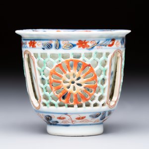 A rare Chinese famille verte reticulated double-walled cup and saucer, artemisia leaf mark, Kangxi — photo 7