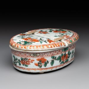 A rare Chinese famille verte spice box and cover, Kangxi — photo 1