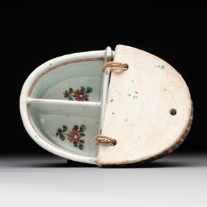 A rare Chinese famille verte spice box and cover, Kangxi — photo 11