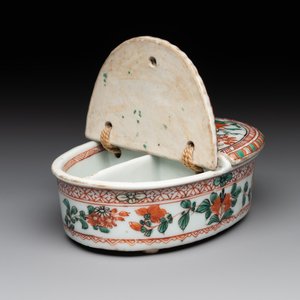 A rare Chinese famille verte spice box and cover, Kangxi — photo 2