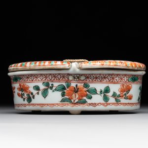 A rare Chinese famille verte spice box and cover, Kangxi — photo 4