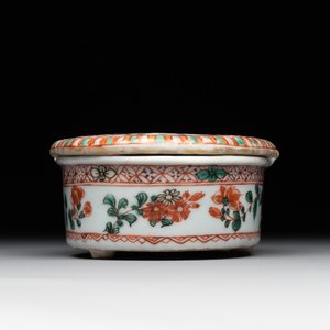 A rare Chinese famille verte spice box and cover, Kangxi — photo 5