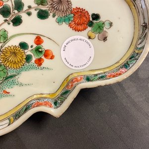 A rare Chinese famille verte tray on four feet, Kangxi — 照片 14