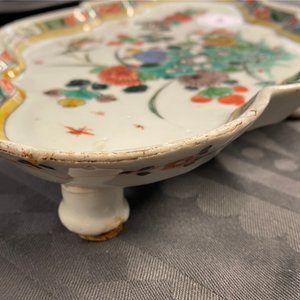 A rare Chinese famille verte tray on four feet, Kangxi — photo 12