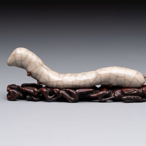 A rare Chinese ge-type model of a silkworm on wooden stand, 18th C. — photo 2