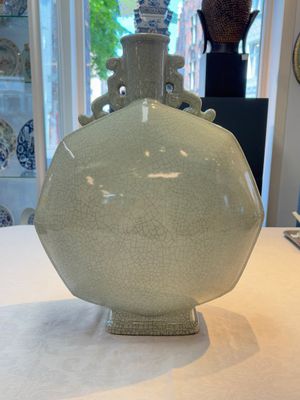 A rare Chinese ge-type moonflask or 'bianhu', Yongzheng mark and possibly of the period — photo 3