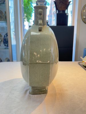 A rare Chinese ge-type moonflask or 'bianhu', Yongzheng mark and possibly of the period — photo 4