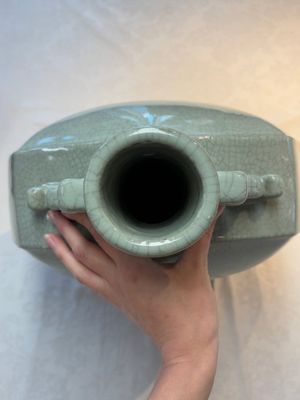 A rare Chinese ge-type moonflask or 'bianhu', Yongzheng mark and possibly of the period — photo 5