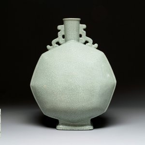 A rare Chinese ge-type moonflask or 'bianhu', Yongzheng mark and possibly of the period — photo 1