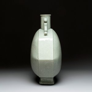 A rare Chinese ge-type moonflask or 'bianhu', Yongzheng mark and possibly of the period — photo 2