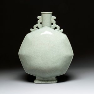 A rare Chinese ge-type moonflask or 'bianhu', Yongzheng mark and possibly of the period — photo 3