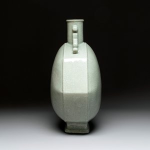 A rare Chinese ge-type moonflask or 'bianhu', Yongzheng mark and possibly of the period — photo 4