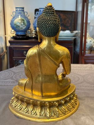 A rare Chinese gilt bronze Buddha Shakyamuni, 18th C. — 照片 11