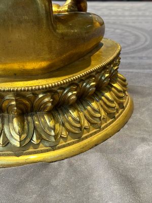 A rare Chinese gilt bronze Buddha Shakyamuni, 18th C. — 照片 14