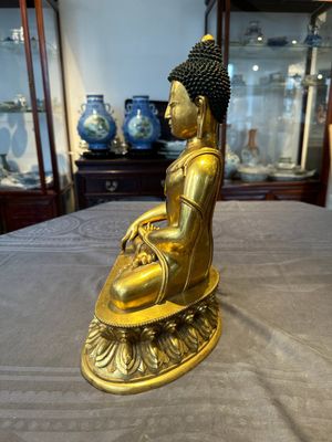 A rare Chinese gilt bronze Buddha Shakyamuni, 18th C. — 照片 16