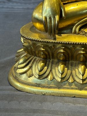 A rare Chinese gilt bronze Buddha Shakyamuni, 18th C. — 照片 6