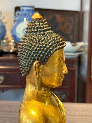 A rare Chinese gilt bronze Buddha Shakyamuni, 18th C. — 照片 8