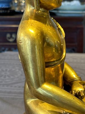 A rare Chinese gilt bronze Buddha Shakyamuni, 18th C. — 照片 9