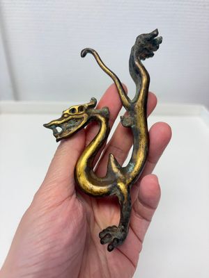 A rare Chinese gilt-bronze dragon, Tang — 照片 1