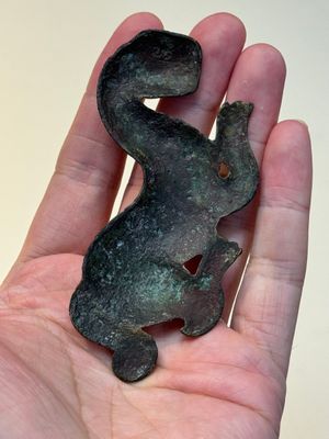 A rare Chinese gilt-bronze 'tiger' ornament, Han — photo 7
