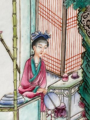 A rare Chinese gilt-decorated powder-blue-ground famille rose 'cong' vase, Yongzheng mark, 20th C. — foto 5