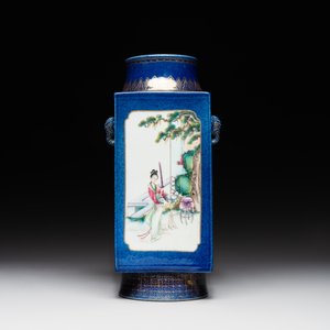 A rare Chinese gilt-decorated powder-blue-ground famille rose 'cong' vase, Yongzheng mark, 20th C. — foto 3