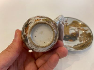 A rare Chinese gilt, grisaille and iron-red cup and saucer with a merchant vessel, Yongzheng/Qianlong — 照片 5