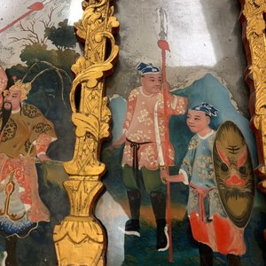 A rare Chinese gilt wood and reverse glass painted mirror, 2nd half 18th C. — photo 7