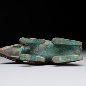 A rare Chinese gold and silver-inlaid bronze paperweight in the shape of a tapir '貘', Warring States period — photo 8
