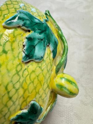 A rare Chinese green-enamelled yellow-ground 'Melon' tureen and cover, 18/19th C. — foto 10