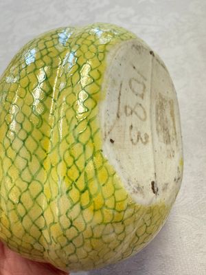 A rare Chinese green-enamelled yellow-ground 'Melon' tureen and cover, 18/19th C. — foto 16