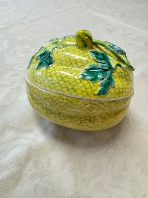 A rare Chinese green-enamelled yellow-ground 'Melon' tureen and cover, 18/19th C. — foto 2
